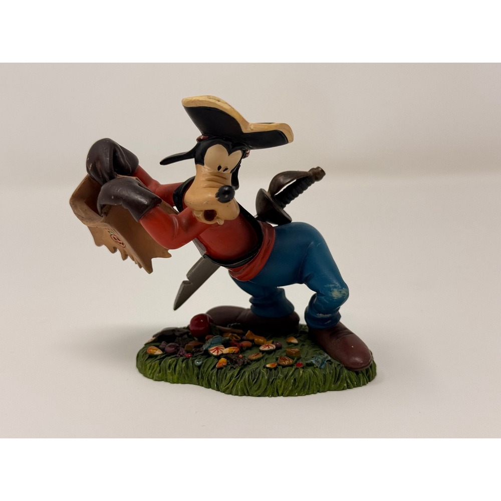 Danbury Mint Disney Goofy October Pirate Halloween Figurine Calendar Collection